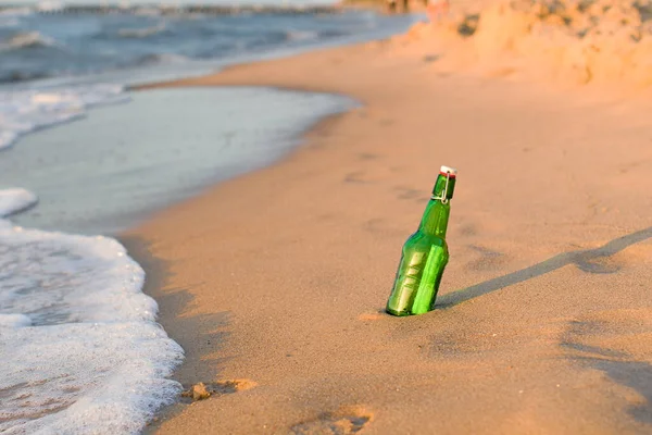 Flaschenpost Gegen Sanfte Wellen Land Gespült Verträumte Ideen — Stockfoto