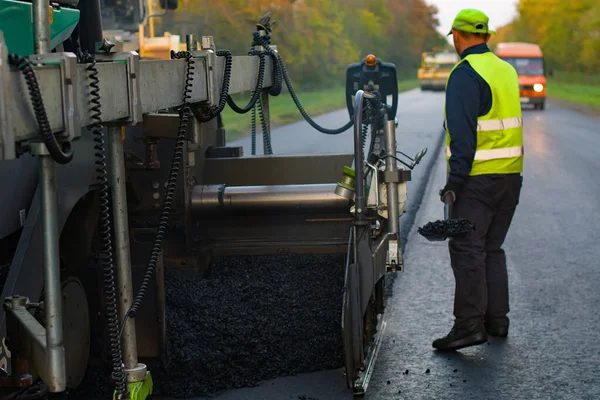 Acabador Pavimentadora Acabador Asfalto Una Máquina Pavimentación Que Coloque Una — Foto de Stock