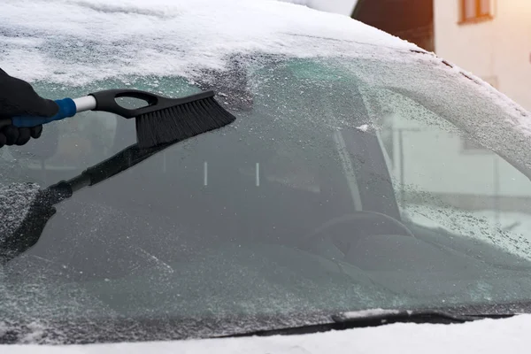 Winter Scene Human Hand Glove Scraping Ice Windshield Car — Stock Photo, Image