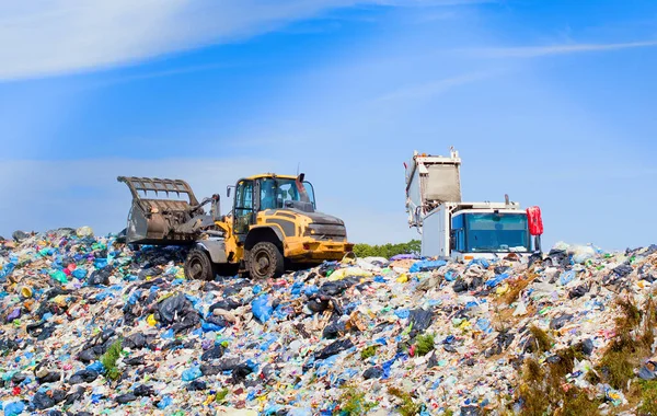 Sampah Truk Bongkar Tempat Pembuangan Sampah — Stok Foto