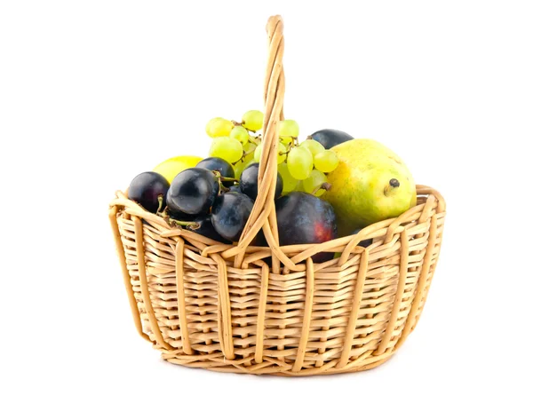 Owoce w koszyku — Zdjęcie stockowe