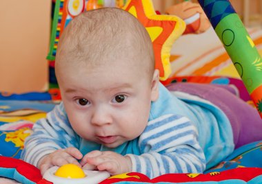 küçük çocuk yalan