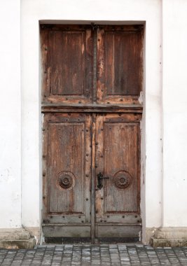 kahverengi bir kapı