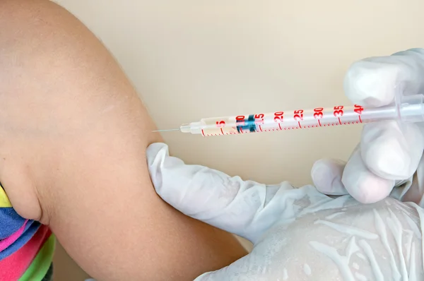 子供の予防接種 — ストック写真