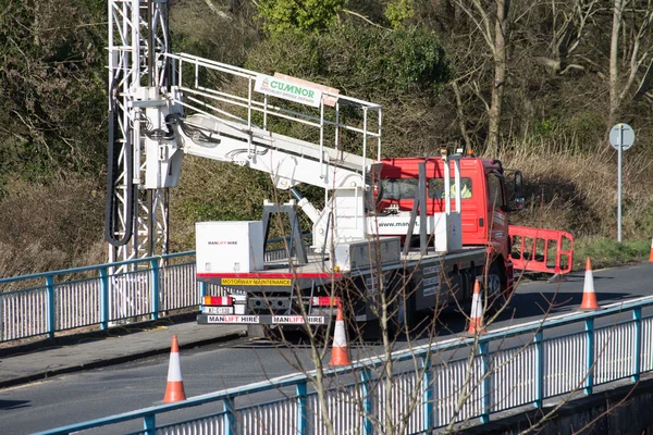 Ennis, Irlanda - Feb 25, 2016: Manutenzione dell'autostrada per la riparazione di ponti — Foto Stock