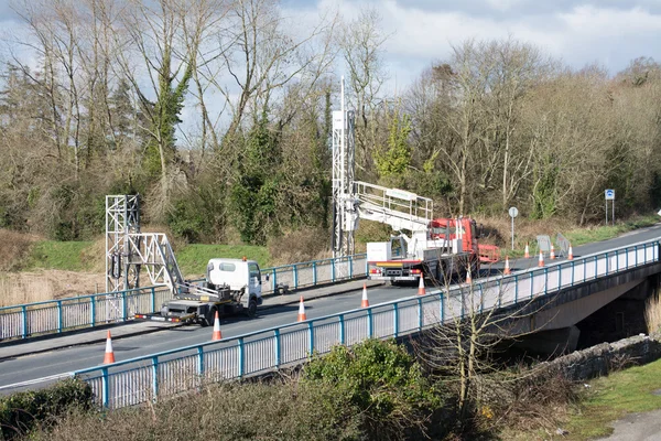 Ennis, Irlanda - Feb 25, 2016: Manutenzione dell'autostrada per la riparazione di ponti — Foto Stock