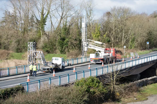 Ennis, irland - 25. Februar 2016: Brückenreparatur Autobahn-Instandhaltung — Stockfoto