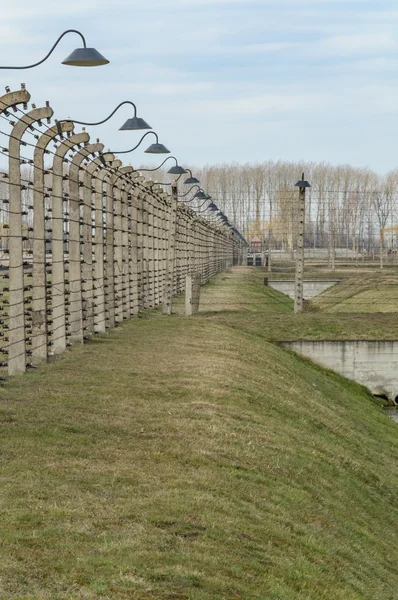 Історичний погляд табору смерті Освенцим в кольорі — стокове фото