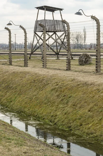 Vista storica del campo di sterminio di Auschwitz a colori — Foto Stock