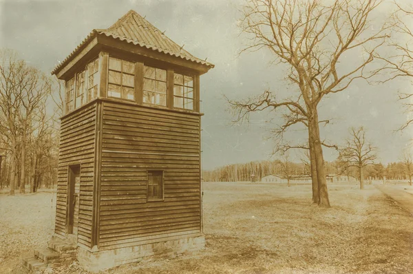 Sepia envejecida grunge digital efecto angustiado auschwitz concentrat — Foto de Stock