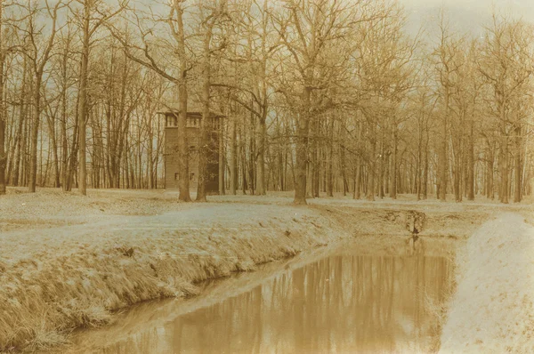 Пожилая сепия цифровой гранж бедственное влияние auschwitz концентрат — стоковое фото