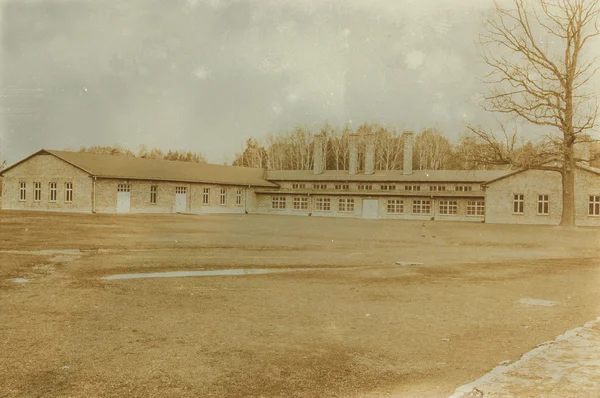 Sepia envejecida grunge digital efecto angustiado auschwitz concentrat —  Fotos de Stock