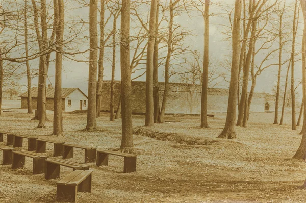 Sepia envejecida grunge digital efecto angustiado auschwitz concentrat — Foto de Stock