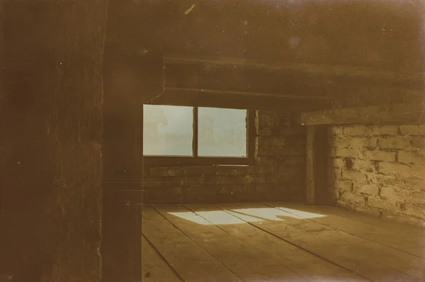 Sepia envejecida grunge digital efecto angustiado auschwitz concentrat — Foto de Stock