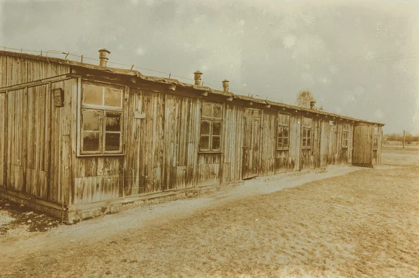 Sepia envejecida grunge digital efecto angustiado auschwitz concentrat — Foto de Stock