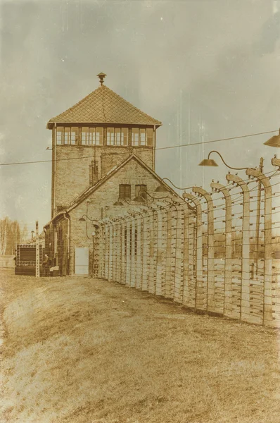 Leeftijd sepia digitale grunge verdrietig effect auschwitz concentrat — Stockfoto