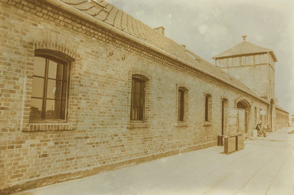 Aged sepia digital grunge angustiado efeito auschwitz concentrat — Fotografia de Stock