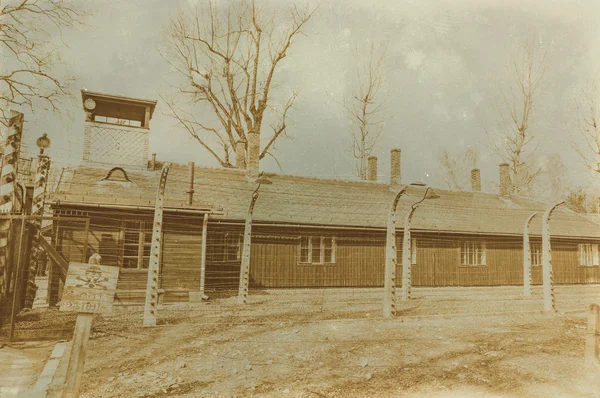 Aged sepia digital grunge angustiado efeito auschwitz concentrat — Fotografia de Stock