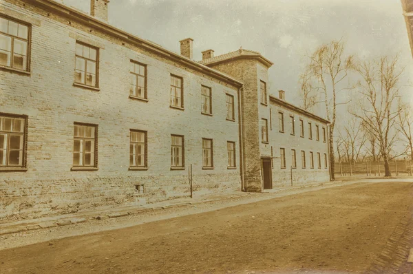 Leeftijd sepia digitale grunge verdrietig effect auschwitz concentrat — Stockfoto