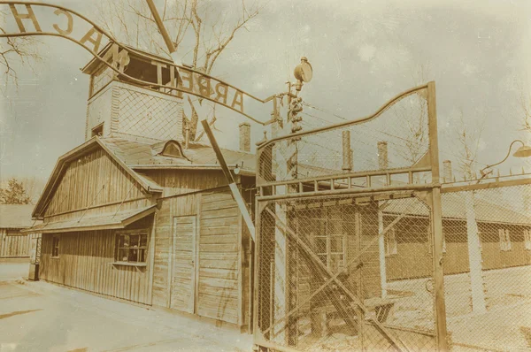 Sepia envejecida grunge digital efecto angustiado auschwitz concentrat —  Fotos de Stock