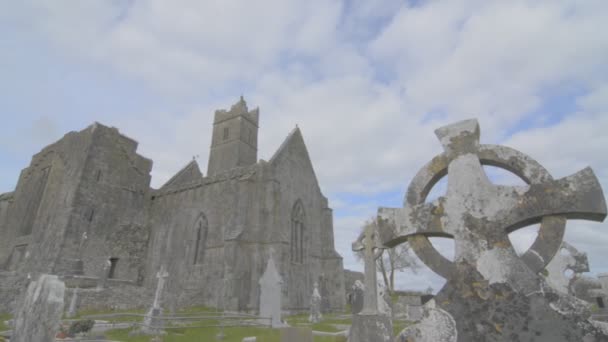 著名的爱尔兰地标，奎恩修道院，克莱尔郡爱尔兰 — 图库视频影像