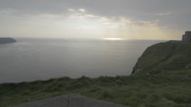 moher ünlü İrlandalı kayalıklarla manzara west coast İrlanda - yaban Atlantik yolu