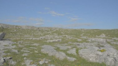 Ünlü Burren Milli Parkı manzara video profili County Clare, İrlanda - düz