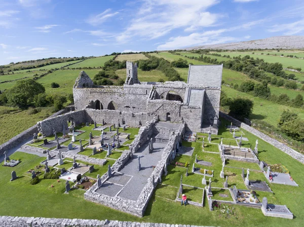 Flygfoto corcomroe abbey clare, burren, county clare, Irland — Stockfoto