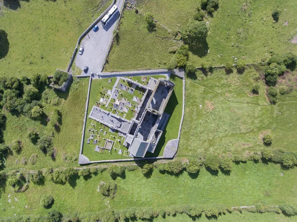 Luchtfoto corcomroe abdij clare burren, county clare, Ierland — Stockfoto