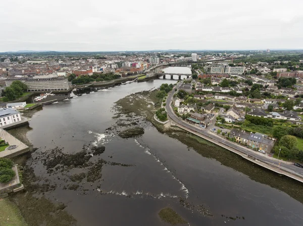 Widok z lotu ptaka gród panoramę miasta limerick, Irlandia — Zdjęcie stockowe