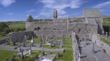 Corcomroe bir erken 13. yüzyıl Cistercian Manastırı County Clare, İrlanda Burren bölgesinin kuzeyinde yer oldu. Ücretsiz Genel turistik İrlanda.