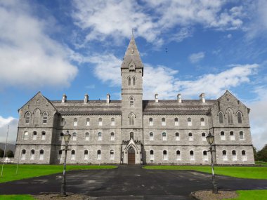 Güzel eski İrlanda tarihi taş mimarisi, County Clare, İrlanda