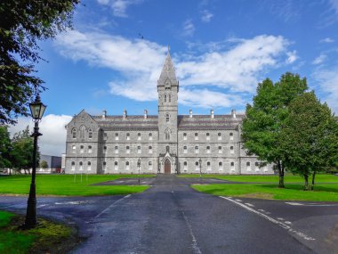 Güzel eski İrlanda tarihi taş mimarisi, County Clare, İrlanda