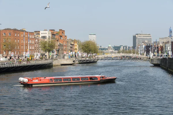 Dublin, Írország - szeptember 20, 2012: Dublin City, Írország. Dublin, fővárosa és legnagyobb városa, Írország. Található a keleti partján, a Liffey folyó torkolatánál. — Stock Fotó