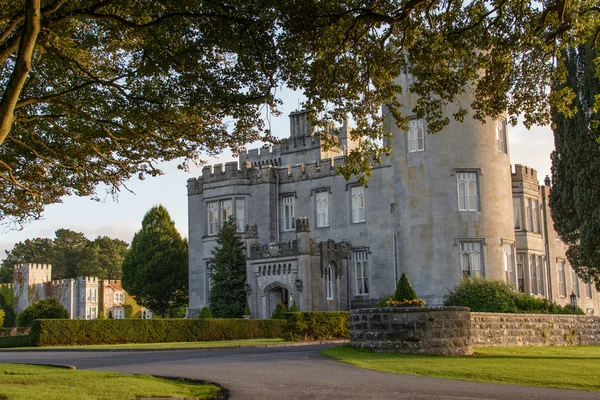 照片著名 5 星级 dromoland 城堡酒店和高尔夫球场在爱尔兰 — 图库照片