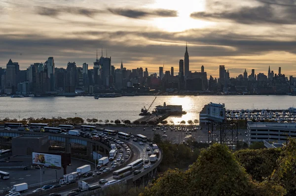 NUEVA YORK CITYSCAPE - 30 de julio de 2015: Vista del paisaje urbano de Nueva York, Nueva Y — Foto de Stock