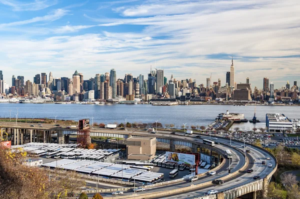 NUEVA YORK CITYSCAPE - 30 de julio de 2015: Vista del paisaje urbano de Nueva York, Nueva Y — Foto de Stock