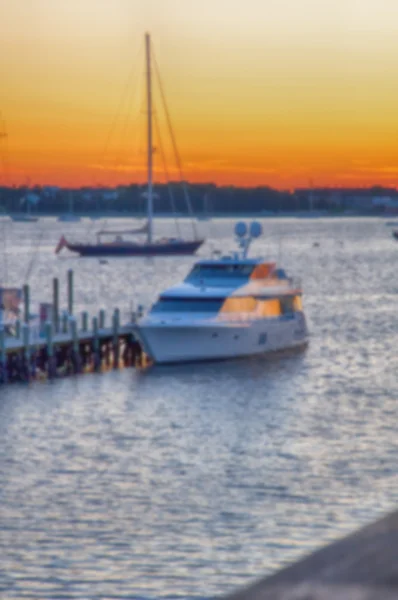 Blurred out of focus background effect, Sunset sailing boat — Stock Photo, Image