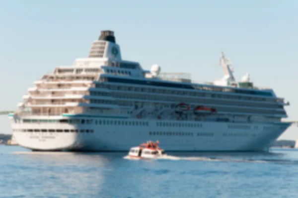 Desfocado efeito de fundo, grande navio de cruzeiro Oceano — Fotografia de Stock