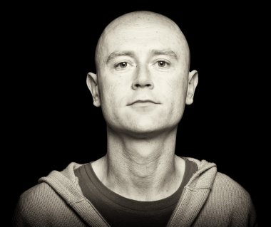 bir midde yaş erkek siyah ekran yakalama