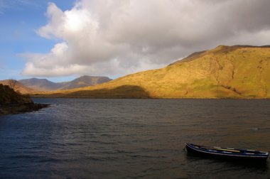 connemara İrlanda teknesi ile doğal peyzaj