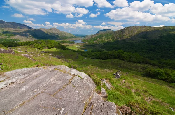 Vibrante paesaggio panoramico da ovest dell'Irlanda — Foto Stock