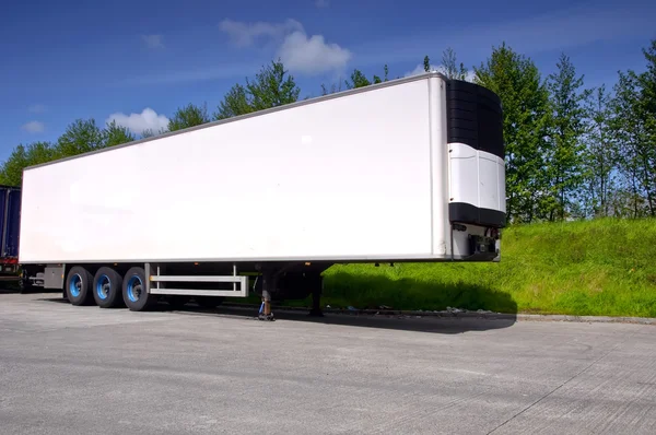 Luft konditionerat truck trailer för transport av gods Stockbild