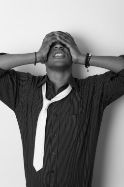 Genç ve yakışıklı bir Afrikalı Amerikalı portresi kapatın