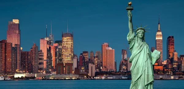 Concepto de turismo de la ciudad de Nueva York con la libertad estatua — Foto de Stock