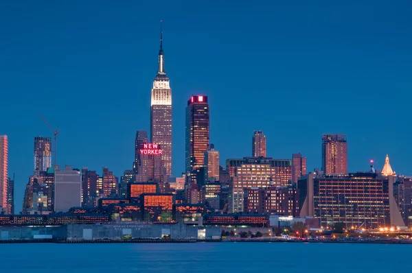 Escénico horizonte de la ciudad de Nueva York sobre el río Hudson —  Fotos de Stock