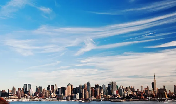 Contraste élevé New York ville skyline paysage urbain — Photo
