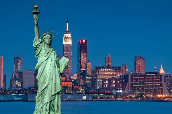 Toerisme concept new york city met standbeeld vrijheid — Stockfoto