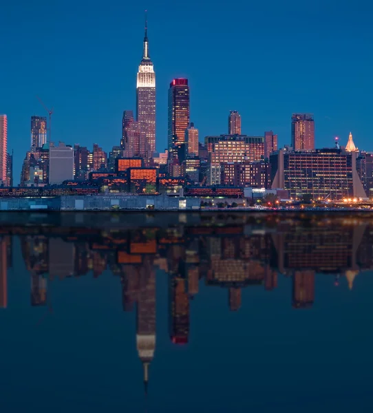 Natursköna new Yorks skyline över Hudsonfloden — Stockfoto