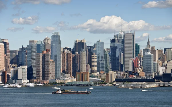 Paisaje urbano de Nueva York sobre el río Hudson — Foto de Stock